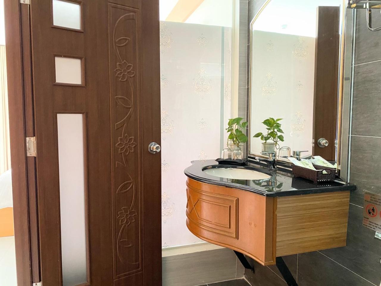 Conson Hotel Chi Khu Co Ong Bagian luar foto